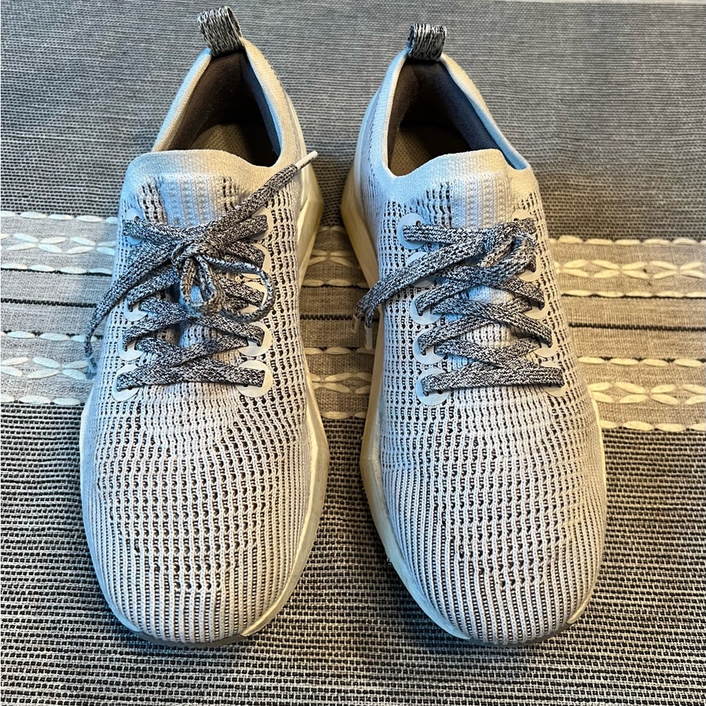 Women’s Allbird Treeflyers, size 9 Blizzard color. Great condition - very clean